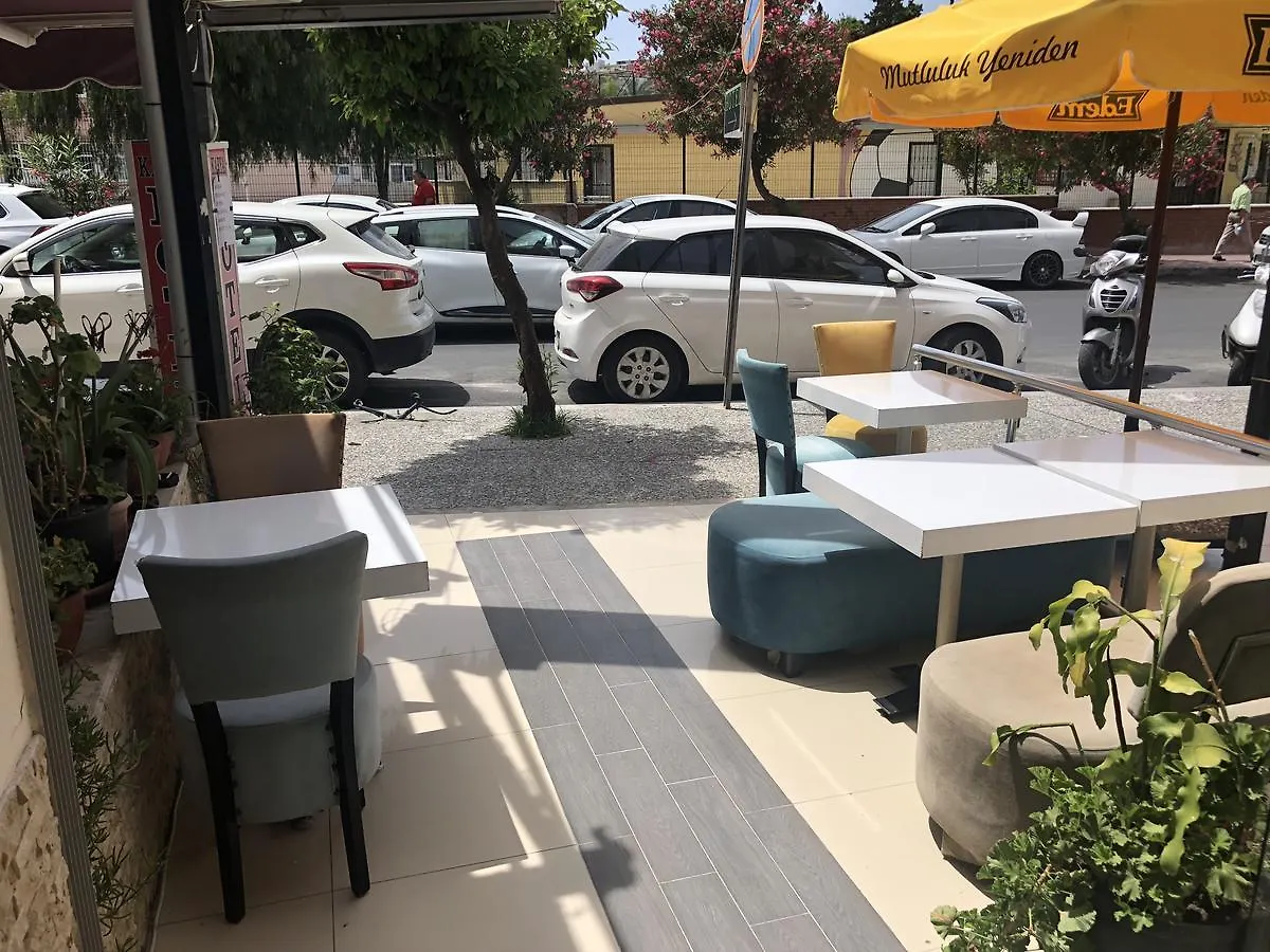 كوشاداسيه Karya Hotel